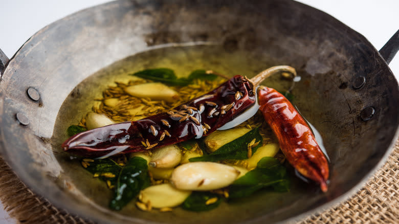 Spices in oil during tempering