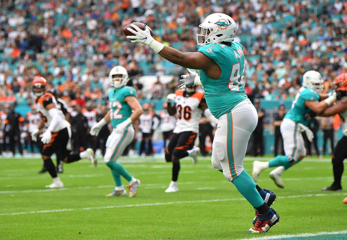 Dolphins defensive lineman Christian Wilkins, a Springfield native, catches  TD pass as Miami wins sixth straight game 