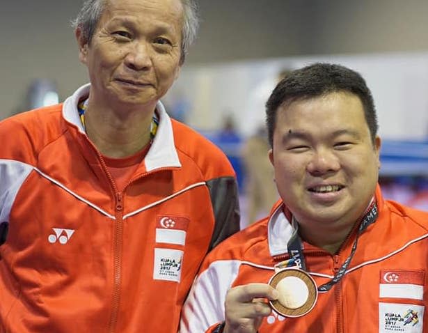 Former SEAP Games gold medallist Tan Kai Kok (left) with Asean Para Games gold medallist Jason Chee in a photo dated 28 September, 2017 (Photo: Facebook)