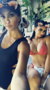 <p>Kourtney Kardashian ne rate jamais l’occasion d’afficher son corps de rêve et de prouver à quel point les autres membres de sa famille sont à son image : sexy à souhait. <br>Crédit : Snapchat </p>