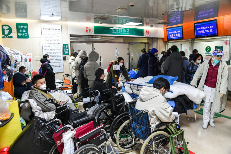 Los hospitales chinos están en máximos con la nueva ola de contagios. (Photo by VCG/VCG via Getty Images)