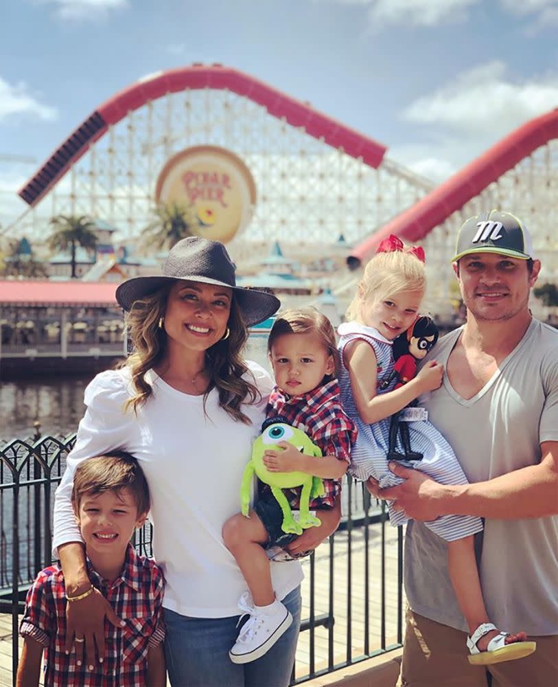 Vanessa (L) and Nick Lachey with their kids | Vanessa Lachey/Instagram