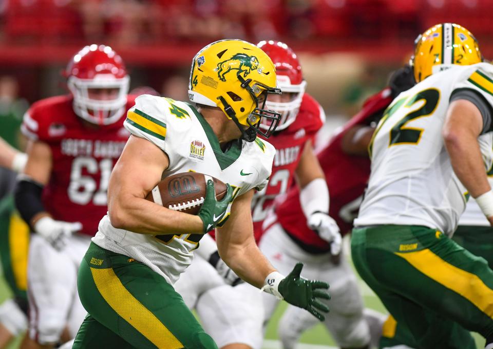 North Dakota State’s Hunter Luepke carries the ball on Saturday, September 24, 2022, at the DakotaDome in Vermillion.<br>Usd Vs Ndsu 021