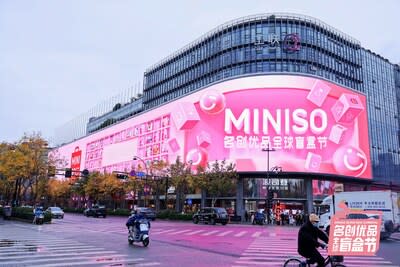 Giant 3D Screen “Unboxing Happiness” Kickes off MINISO's Blind Box Carnival (PRNewsfoto/MINISO)