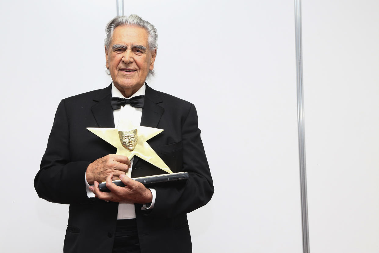 Cerca de cumplir 90 años, el actor Eric del Castillo sigue en activo pero se siente solo porque han fallecido casi todos los actores de su generación.   (Photo by Victor Chavez/WireImage)