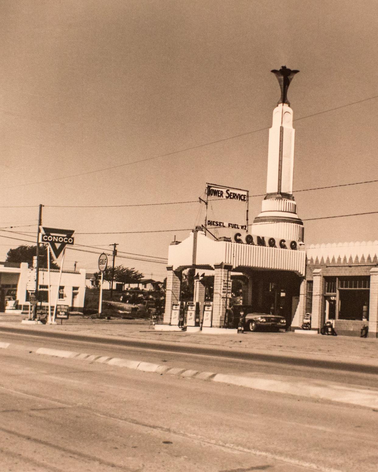 old photo of shamrock gas station