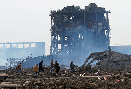 Relatives look for a missing worker at the pesticide plant owned by Tianjiayi Chemical following an explosion, in Xiangshui county, Yancheng, Jiangsu province, China March 23, 2019. REUTERS/Aly Song