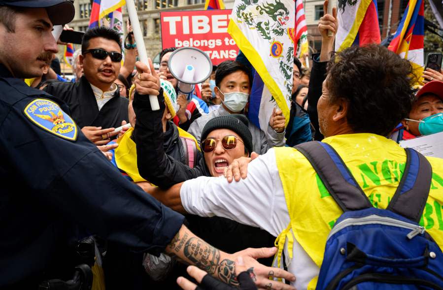 Pro-Tibet protesters confront supporters of Chinese President Xi Jinping during demonstrations. (Photo by JOSH EDELSON/AFP via Getty Images)