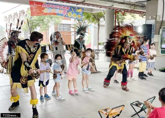 &#x006b63;&#x008072;&#x005609;&#x007fa9;&#x0096fb;&#x0053f0;&#x009080;&#x005b89;&#x005730;&#x0065af;&#x006a02;&#x005718;&#x0081f3;&#x004e0b;&#x0071df;&#x008cc0;&#x005efa;&#x00570b;&#x005c0f;&#x008207;&#x005e7c;&#x007ae5;&#x005171;&#x00821e;&#x00ff0c;&#x00611f;&#x0053d7;&#x008ab2;&#x00672c;&#x006c92;&#x006709;&#x007684;&#x0085dd;&#x008853;&#x009ad4;&#x009a57;&#x003002;&#x00ff08;&#x008a18;&#x008005;&#x00674e;&#x005609;&#x007965;&#x00651d;&#x00ff09;