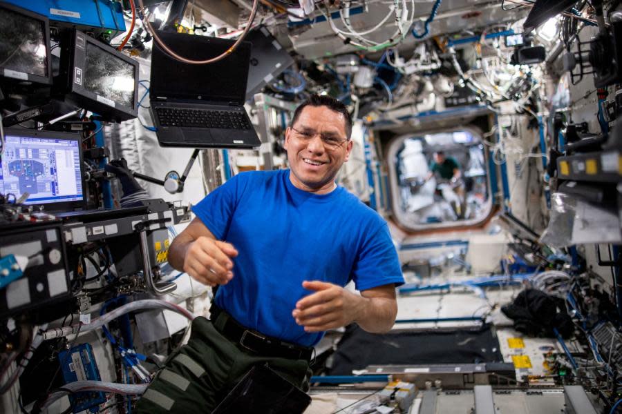 Astronauta latino que quedó varado en el espacio está a punto de romper un récord