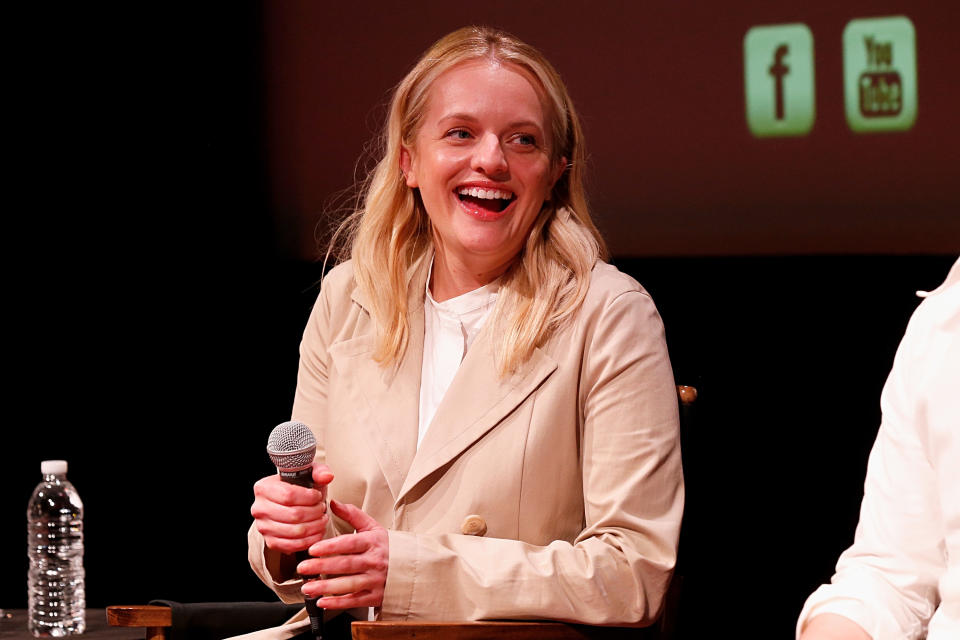 Elisabeth Moss como June (Foto: Dominik Bindl/Getty Images)