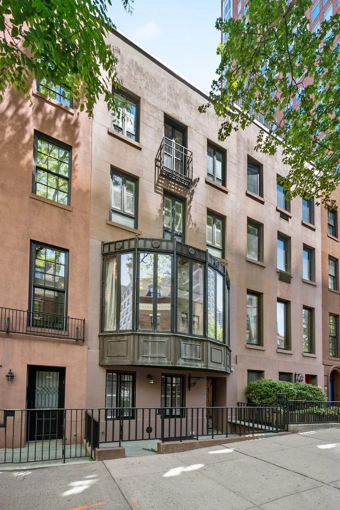 The exterior of 159 E. 65th St. Vandenberg, The Townhouse Experts