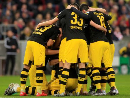 Football Soccer - Borussia Dortmund v Cologne - German Bundesliga - RheinEnergie Stadion , Cologne, 19/12/15 Borussia Dortmund's players celebrate the first goal. REUTERS/Ina Fassbender