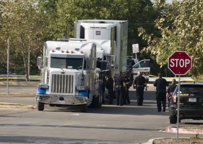 epa06105454 Officials tow a truck that was found to contain 38 suspected illegal immigrants in San Antonio, Texas, USA, 23 July 2017. Eight of the people died at the scene, seventeen were transported to area hospitals with life-threatening injuries, and thirteen people had non-life-threatening injuries, police said. EPA/DARREN ABATE: EPA