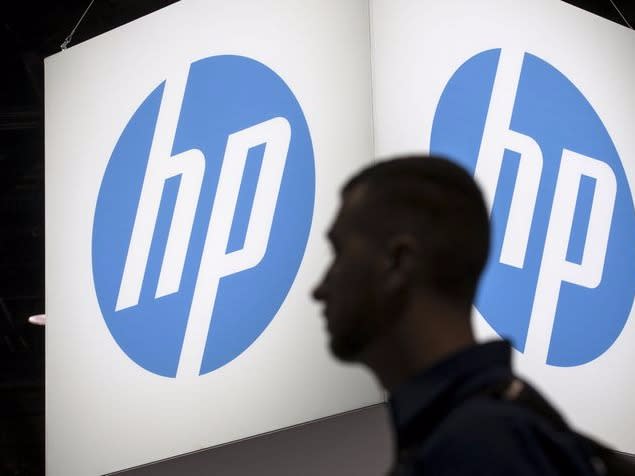 An attendee at the Microsoft Ignite technology conference walks past the Hewlett-Packard (HP) logo in Chicago, Illinois, May 4, 2015. REUTERS/Jim Young  