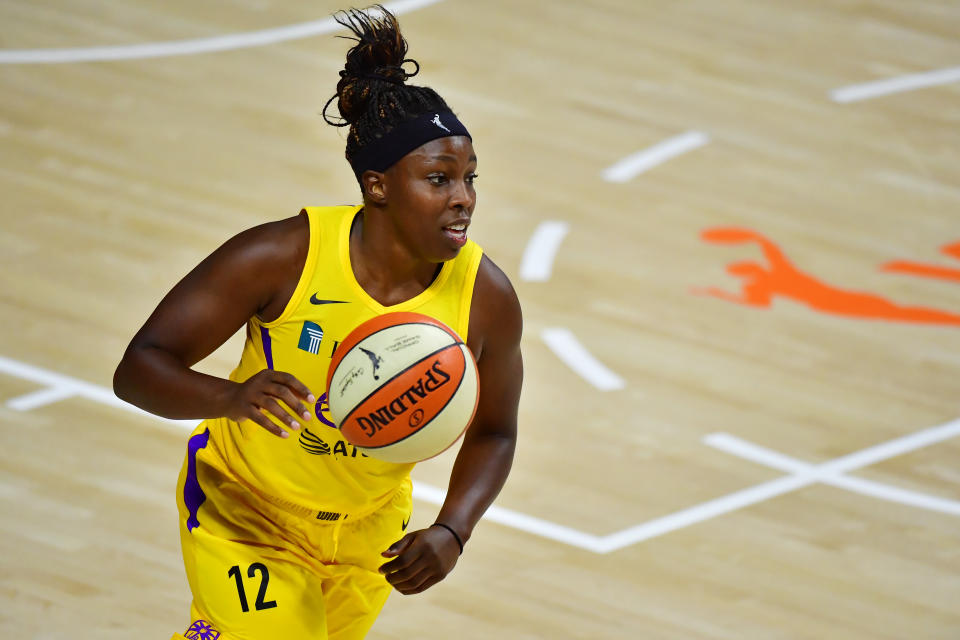 PALMETTO, FLORIDA - SEPTEMBER 06: Chelsea Gray #12 of the Los Angeles Sparks dribbles during the second half against the Chicago Sky at Feld Entertainment Center on September 06, 2020 in Palmetto, Florida. NOTE TO USER: User expressly acknowledges and agrees that, by downloading and or using this photograph, User is consenting to the terms and conditions of the Getty Images License Agreement. (Photo by Julio Aguilar/Getty Images)