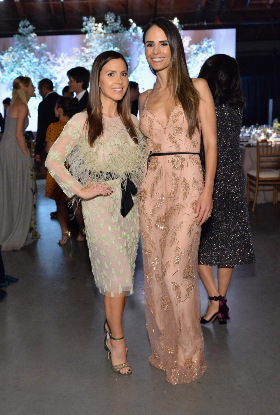 Jordana Brewster neben der Designerin ihres Kleides, Monique Lhuillier