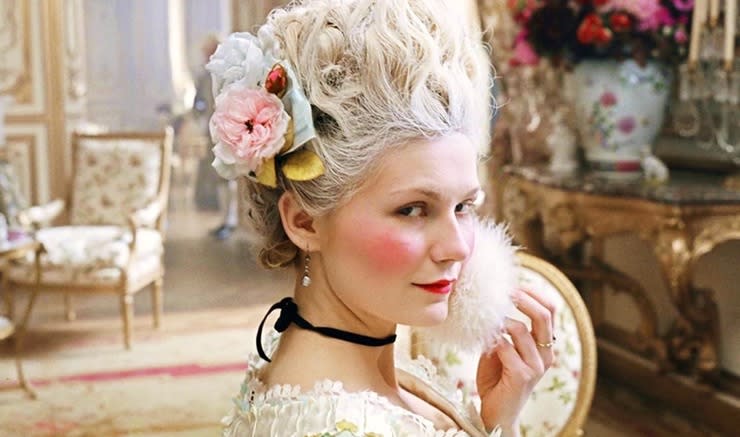 How to do a Marie Antoinette costume for Halloween and finally look like the queen you are
