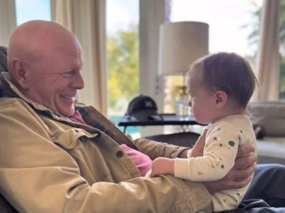 Bruce Willis seen gazing lovingly at Louetta (Instagram @rumerwillis)