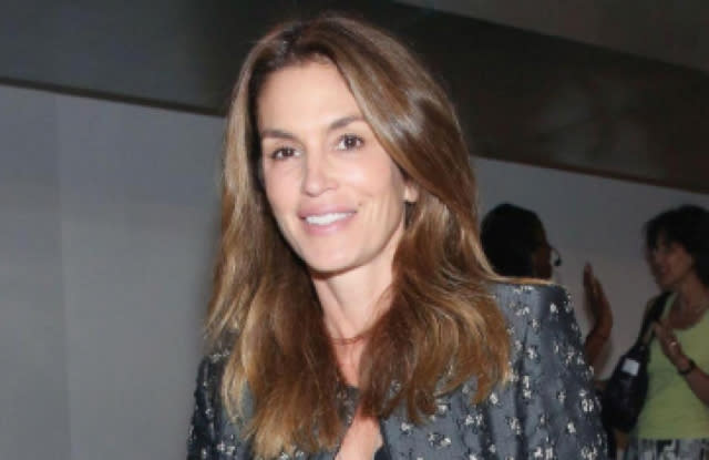 Cindy Crawford shares stunning pics from beach getaway 