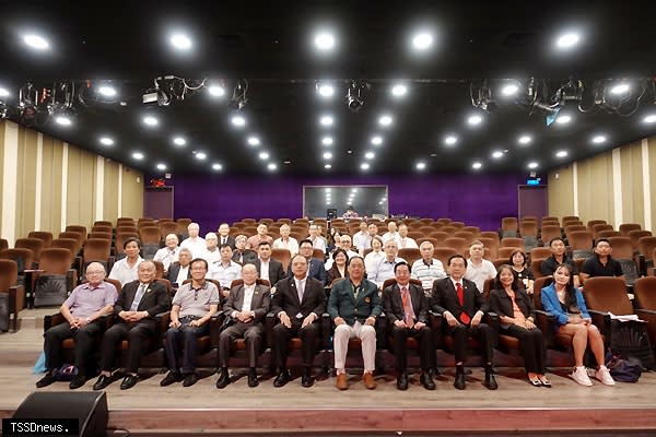 東南科技大學與台北市商業會舉行「產學合作意向書」簽約儀式。（記者王志誠攝）
