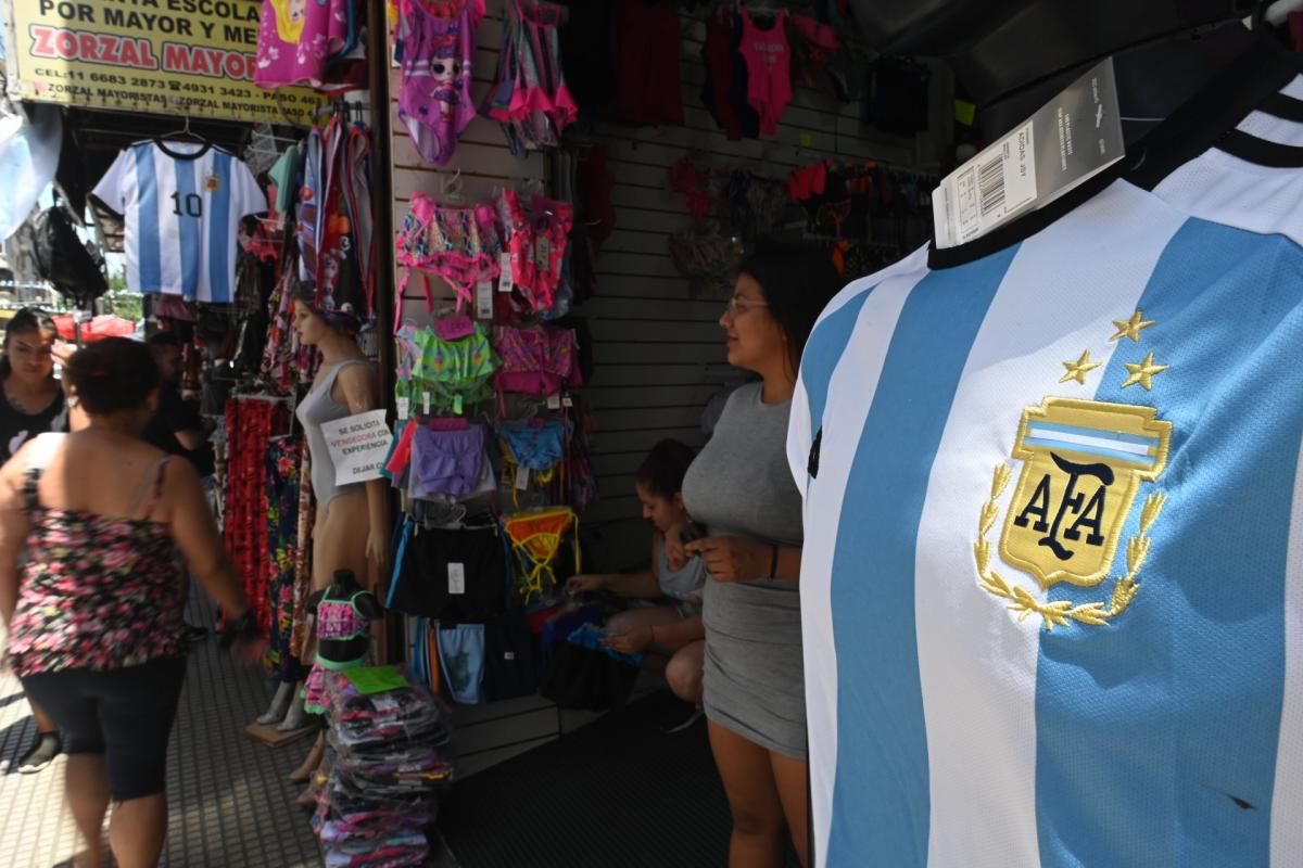 Locura por las tres estrellas: argentinos usaron todos sus trucos para camiseta soñada