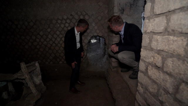 Gabriel Zuchtriegel, director of the Pompeii Archaeological Park, shows correspondent Seth Doane what was part of a tunnel dug by tomb raiders.&nbsp; / Credit: CBS News
