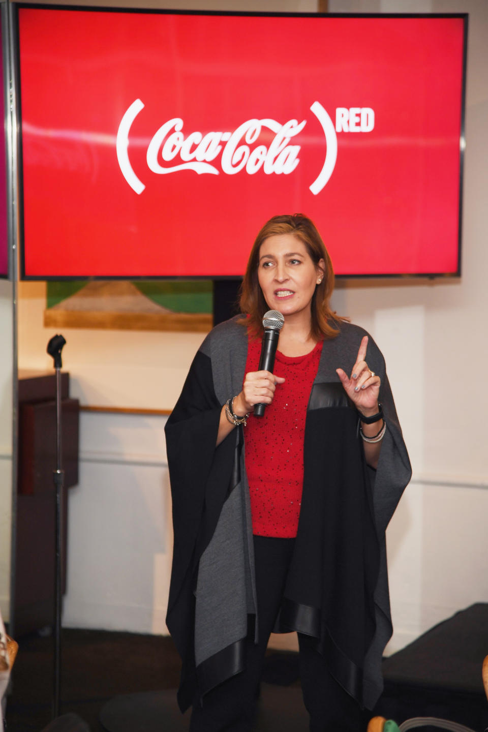 Bea Pérez, ejecutiva de Coca Cola, dijo que la empresa trabaja para cumplir, incluso antes, su compromiso de usar 50% de materiales reciclabes en sus envases pars 2030, pero que continuará ofreciendo bebidas en botellas plásticas por razones de mercado: sus ingresos y la preferencia de los consumidores, de acuerdo a la BBC. (Getty Images)