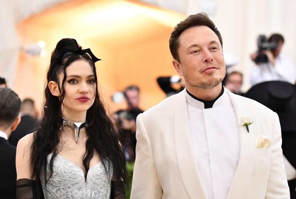 Grimes, links, und Elon Musk auf der Costume Institute Benefizgala des Metropolitan Museum of Art 2018 - Copyright: Charles Sykes/Invision/Associated Press, File