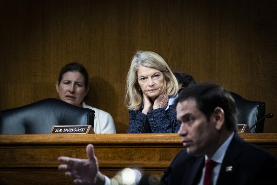 Lindsey Graham, senador republicano por Carolina del Sur, interroga al secretario de Seguridad Nacional, Alejandro Mayorkas, durante una audiencia del Comité de Asignaciones del Senado en el Capitolio en Washington D. C., el 8 de noviembre de 2023. (Pete Marovich/The New York Times)
