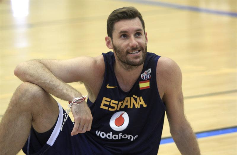 El jugador Rudy Fernández, triunfa con la selección española de baloncesto. EFE/Diego García