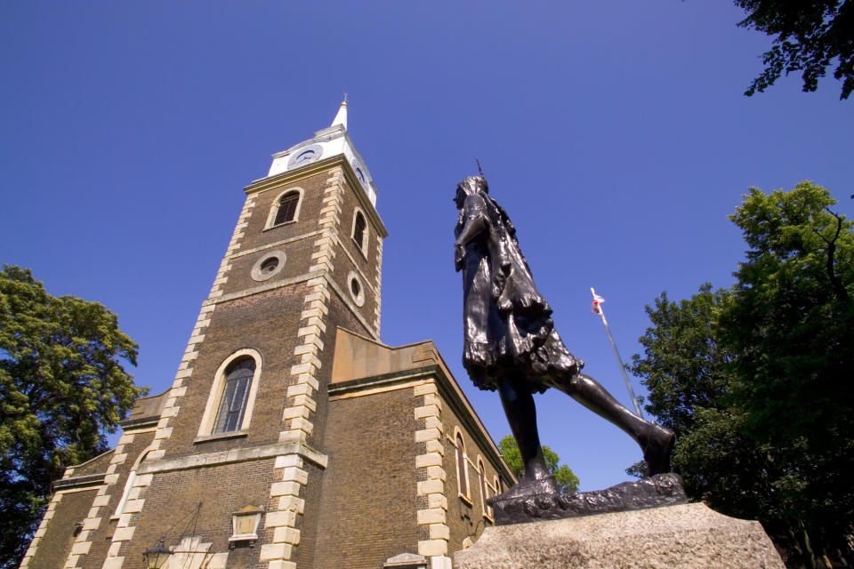 St Georges church Gravesend and the statue of Pocahontas