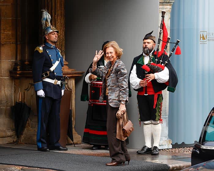 La reina Sofía llega a Oviedo para asistir a los Premios Princesa de Asturias 2023