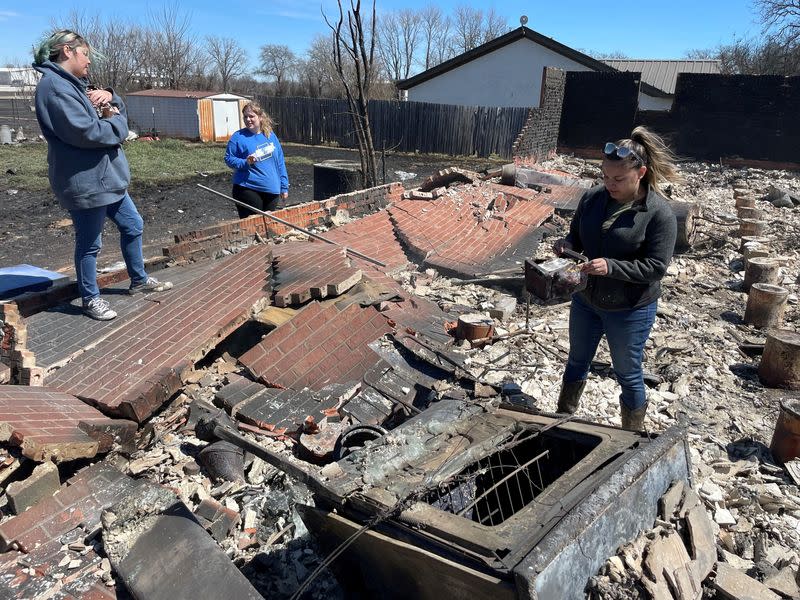 Houses burn in the Eastland Complex wildfire in Texas