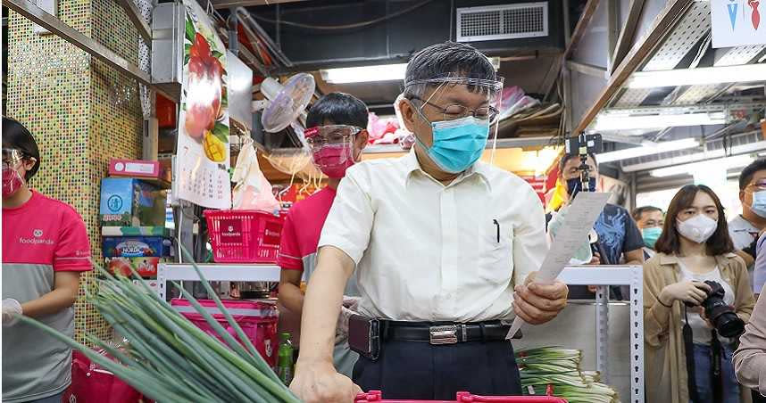 台北市長柯文哲相當不滿，綠營指稱是中央接管北農才扭轉疫情。（圖／記者焦正德攝）