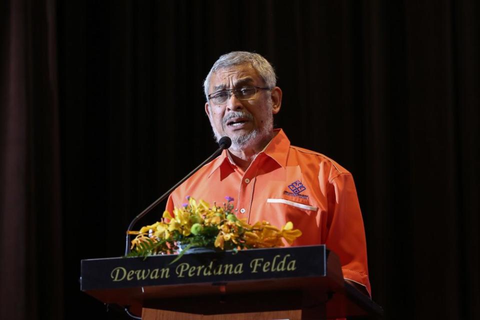 Federal Territories Minister Khalid Samad speaks during a townhall session with Kampung Baru landowners in Kuala Lumpur September 21, 2019. ― Picture by Yusof Mat Isa