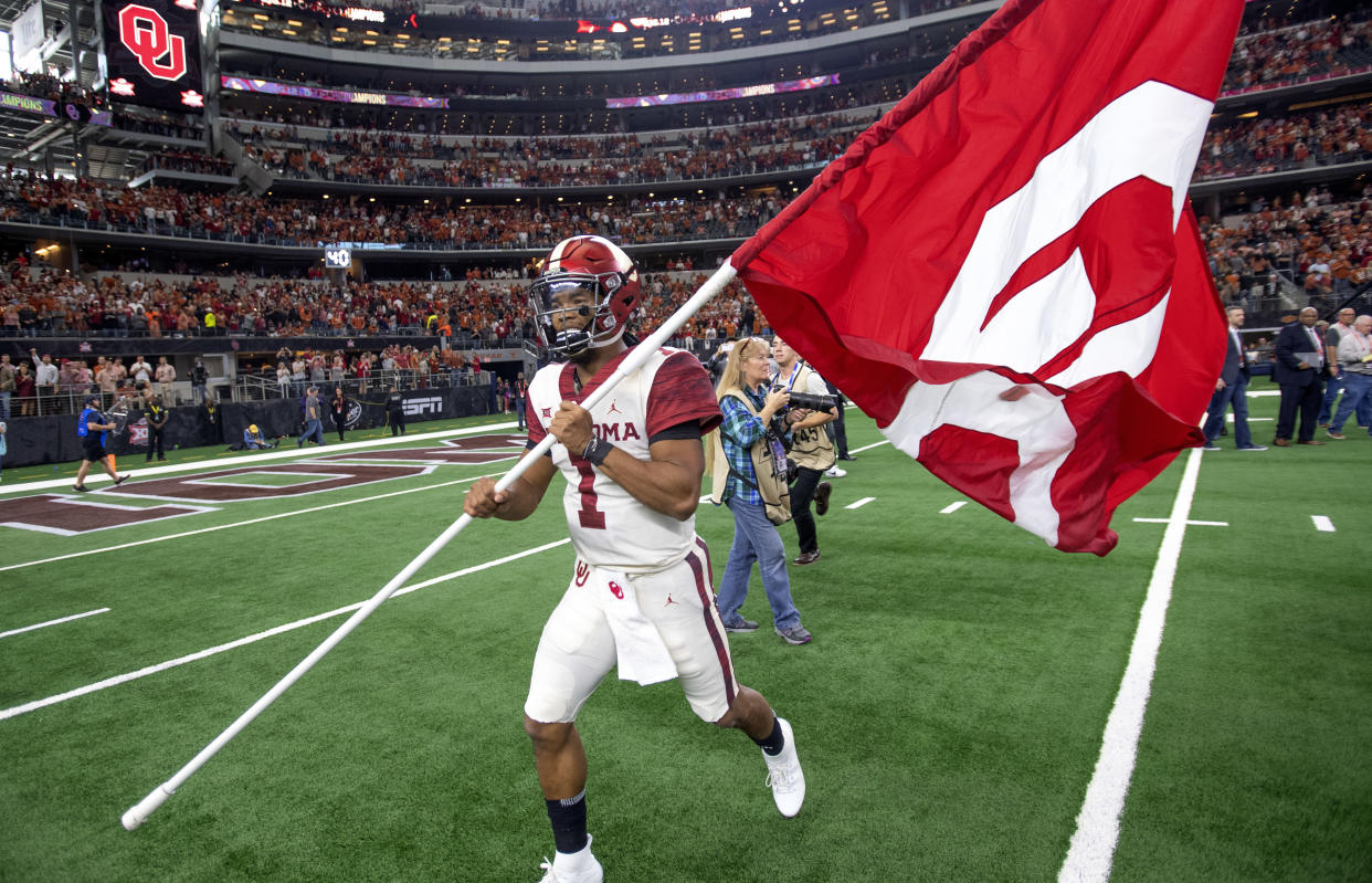 Oklahoma quarterback Kyler Murray (1) could become the second straight OU quarterback to win the Heisman. (AP Photo/Jeffrey McWhorter)