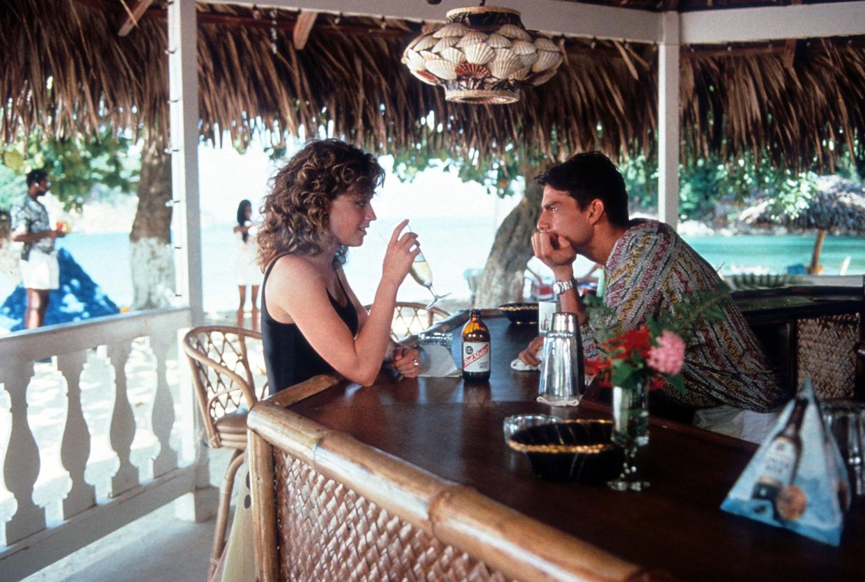 Elisabeth Shue visits Tom Cruise as he bartends in a scene from the film 'Cocktail', 1988.