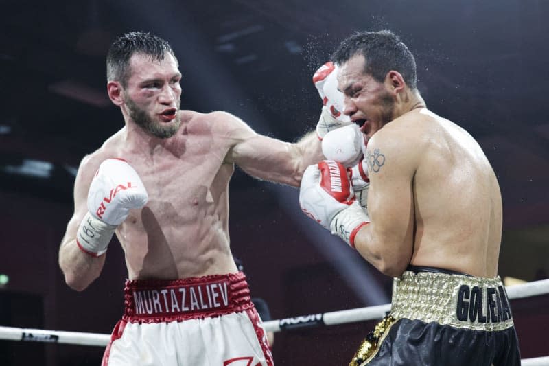 German professional boxer Jack Culcay (R) in action against US Bakhram Murtazaliev during the Junior Middleweight of the IBF World Boxing Championship. Hannes P. Albert/dpa