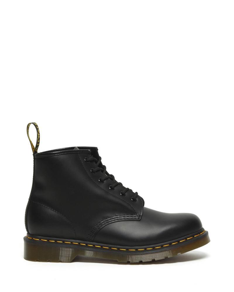 Dr. Martens 101 YS經典款6孔馬汀靴圖片來源：Dr. Martens提供