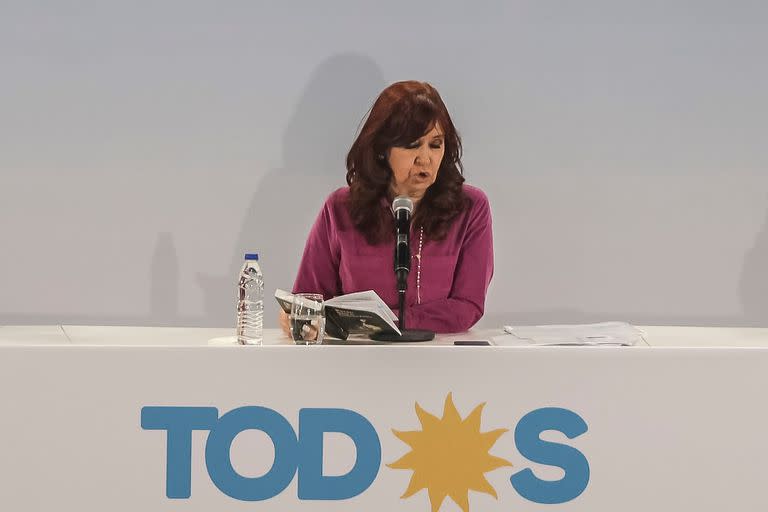 Cristina Kirchner citando el "Manual de conducción política", de Perón