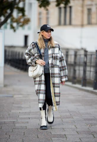 22 Winter Leggings Outfits to Wear When It's Freezing