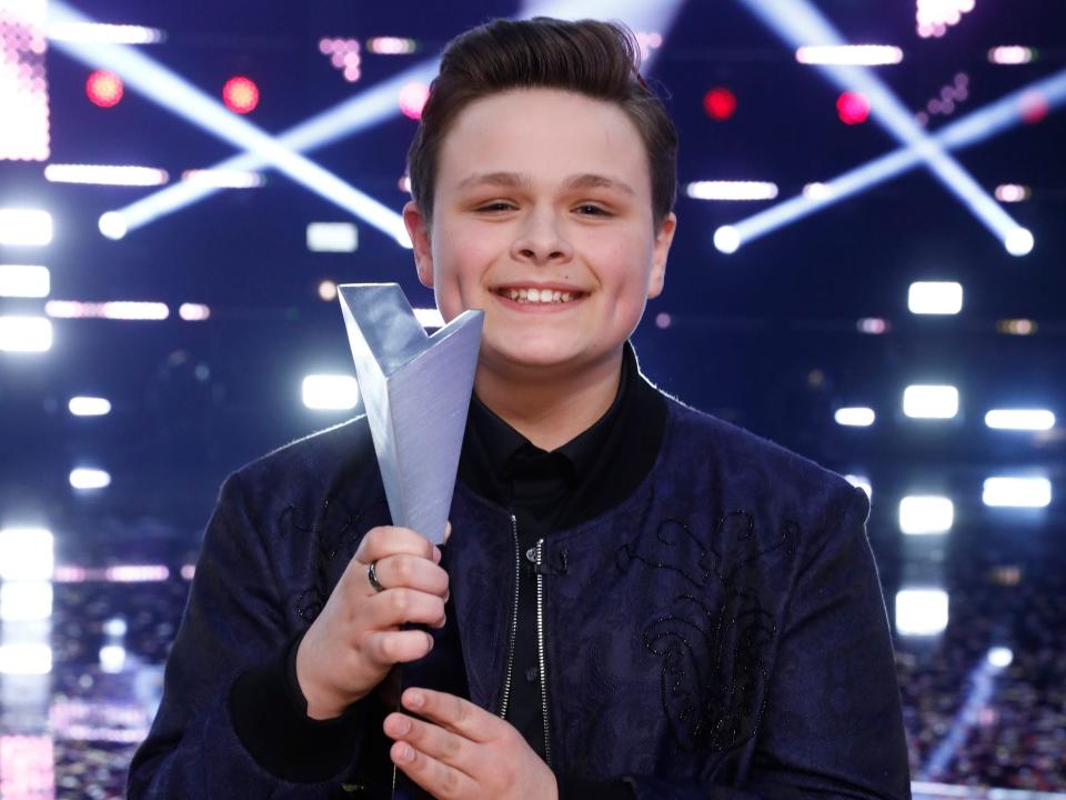 Carter Rubin holding his trophy from winning "The Voice"