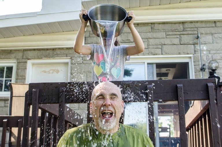 Los expertos alertan de la importancia de hidratarse mucho y refrescarse con frecuencia para evitar golpes de calor