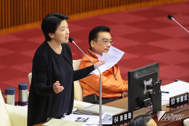 201704012-台北市議員黃珊珊12日於市議會質詢。（顏麟宇攝）
