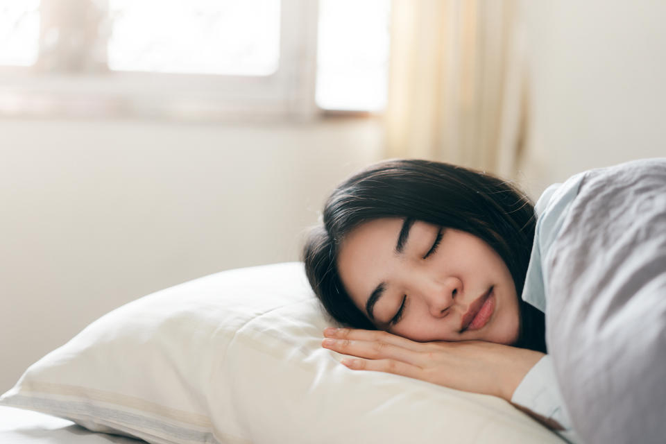 變醜壞習慣：長期側同一邊睡覺（示意圖/Getty Image）