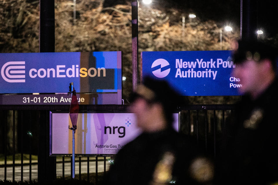 New York Police Department officers stand outside a Consolidated Edison plant in Astoria on Thursday night.&nbsp; (Photo: Bloomberg via Getty Images)