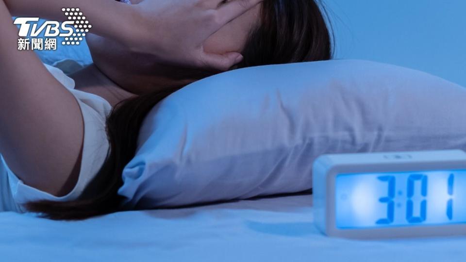 夜間睡眠不足會減少褪黑激素(Melatonin)的產生。（示意圖，非當事人／shutterstock達志影像）