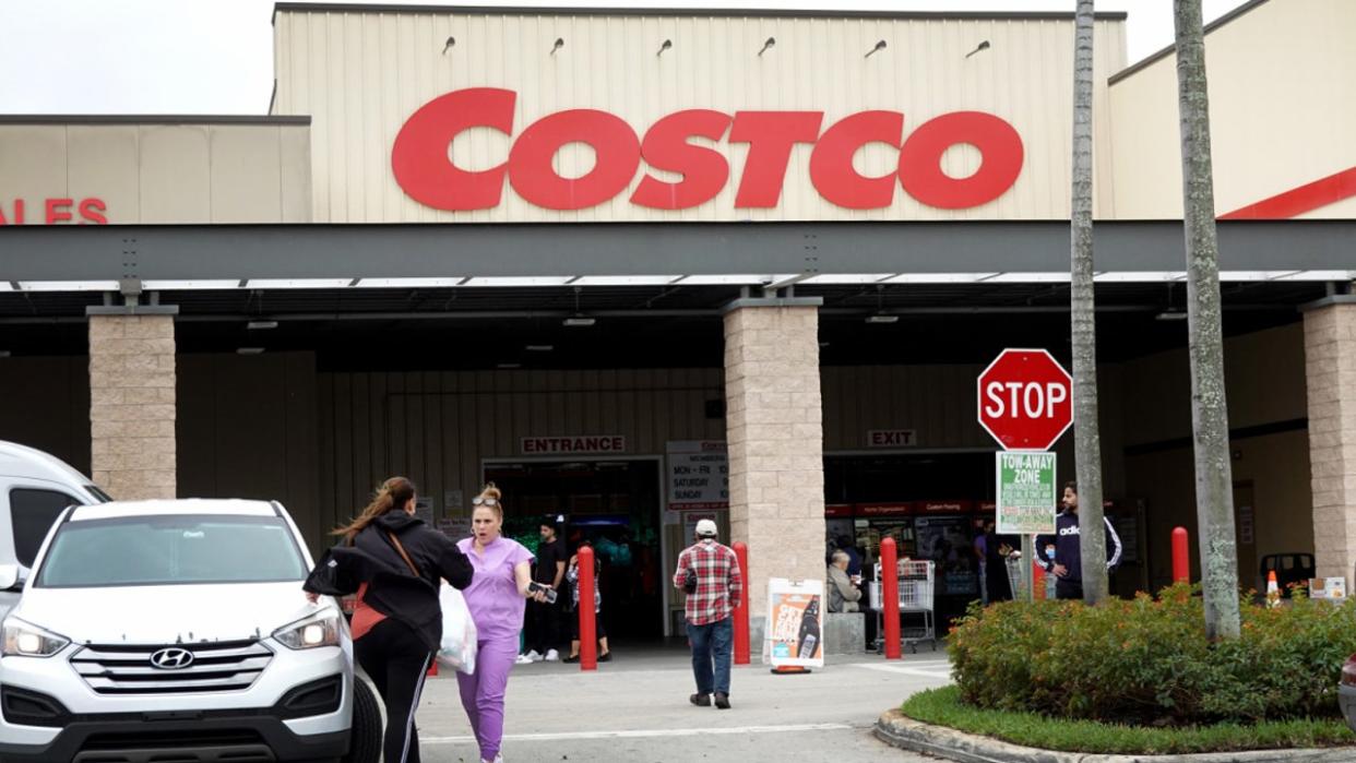 <div>MIAMI, FLORIDA - DECEMBER 15: Customers visit a Costco Wholesale store on December 15, 2023 in Miami, Florida. (Photo by Joe Raedle/Getty Images)</div>