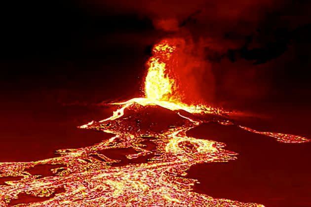 2021 09 22T095144Z 2109980327 RC2OUP9UD5K3 RTRMADP 3 SPAIN VOLCANO LAVA DRONE